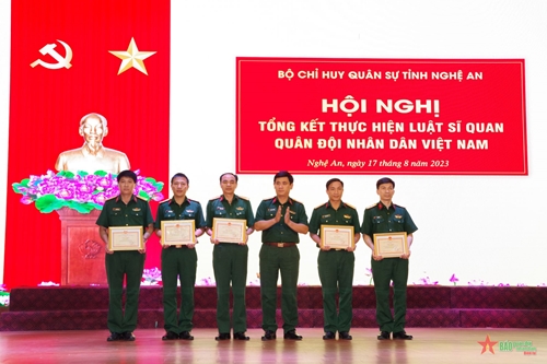 Bộ CHQS tỉnh Nghệ An tổng kết Luật Sĩ quan Quân đội nhân dân Việt Nam